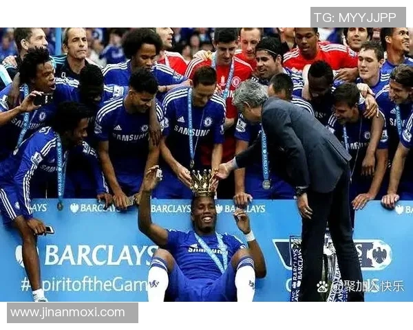 足球球星赛场争议视频引发热议球迷观点分歧不断升级